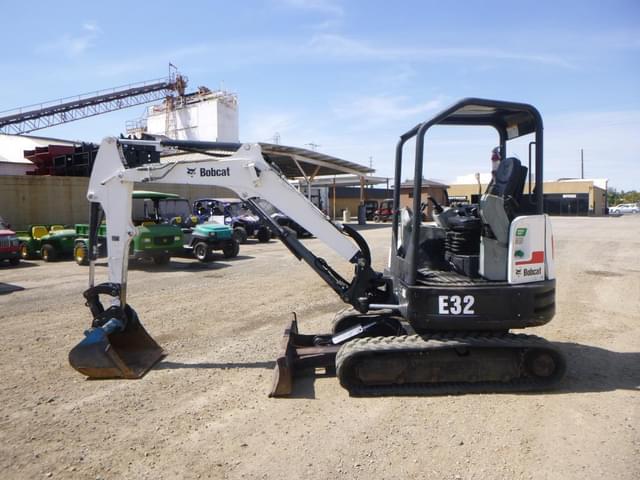 Image of Bobcat E32 equipment image 4