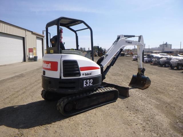 Image of Bobcat E32 equipment image 2