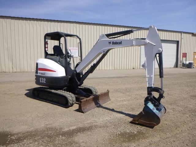 Image of Bobcat E32 equipment image 1