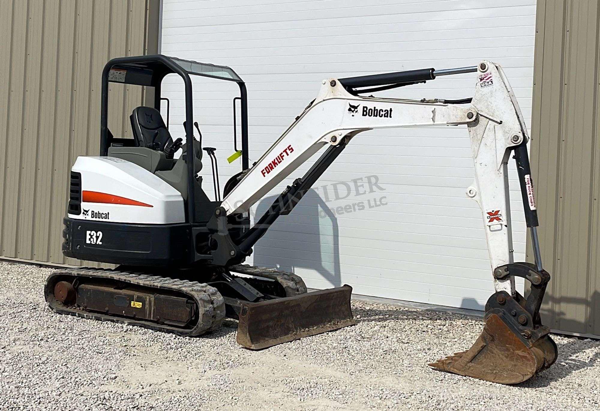 Main image Bobcat E32