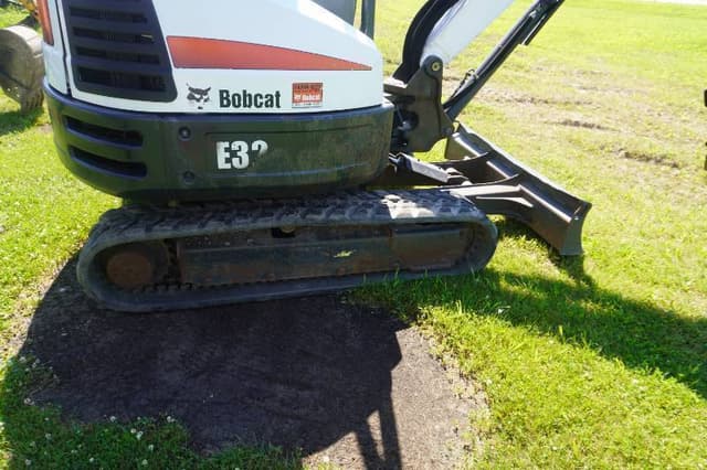 Image of Bobcat E32 equipment image 3