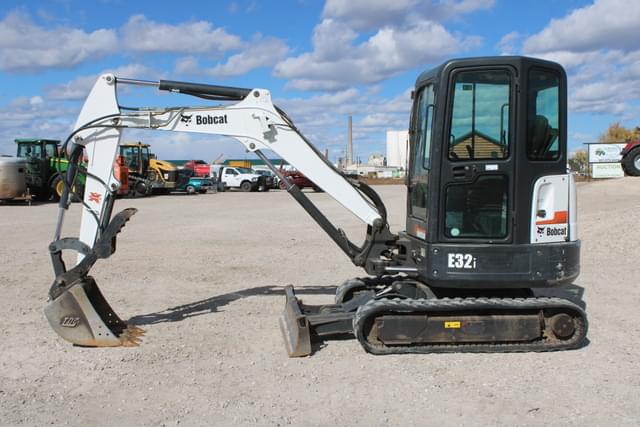 Image of Bobcat E32i equipment image 2