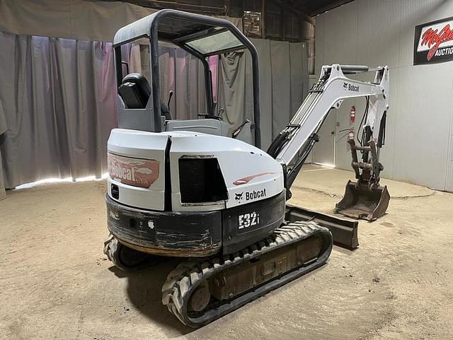 Image of Bobcat E32i equipment image 4