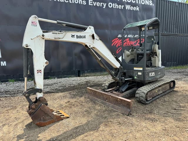 Image of Bobcat E35 equipment image 1