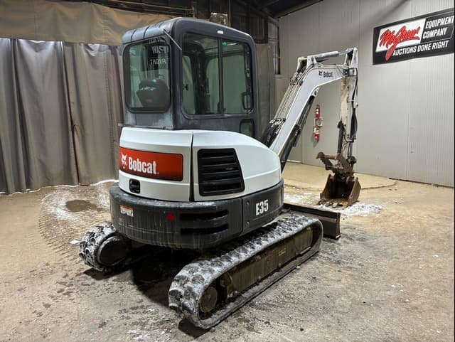 Image of Bobcat E35 equipment image 4