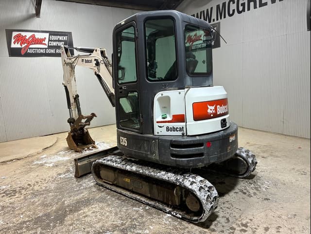 Image of Bobcat E35 equipment image 2