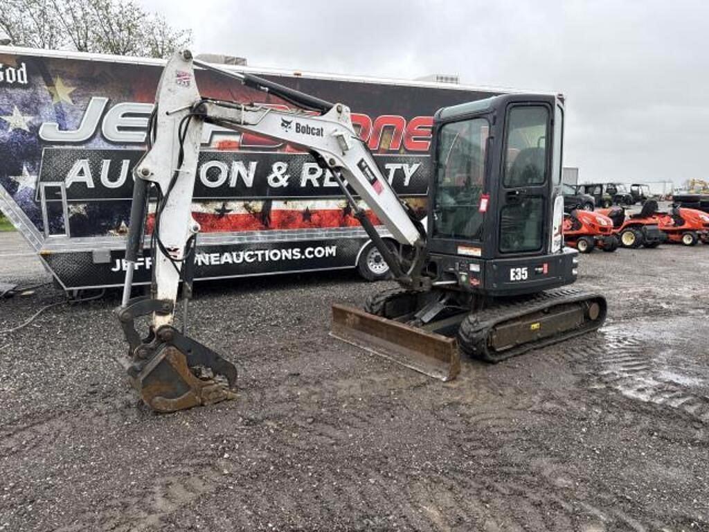 Image of Bobcat E35 Primary image