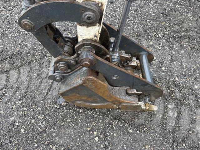 Image of Bobcat E35 equipment image 4
