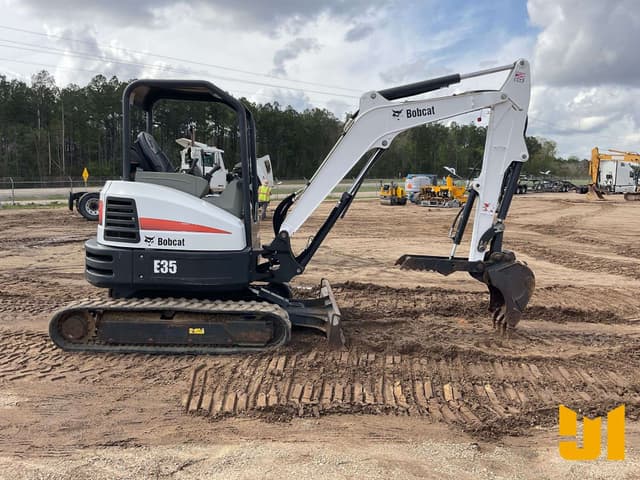 Image of Bobcat E35 equipment image 3