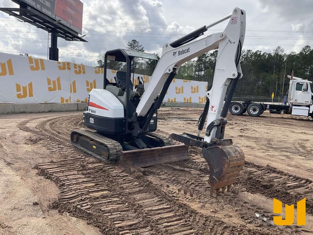 Image of Bobcat E35 equipment image 2