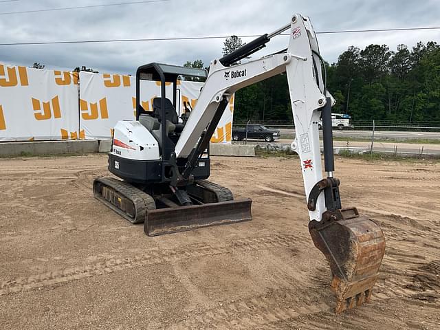 Image of Bobcat E35 equipment image 2