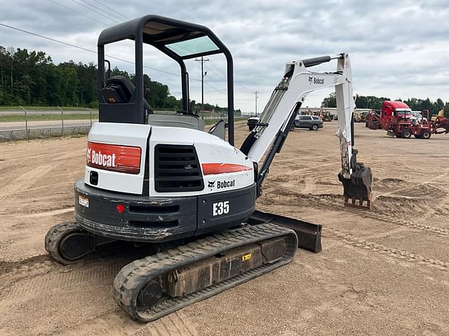 Image of Bobcat E35 equipment image 4
