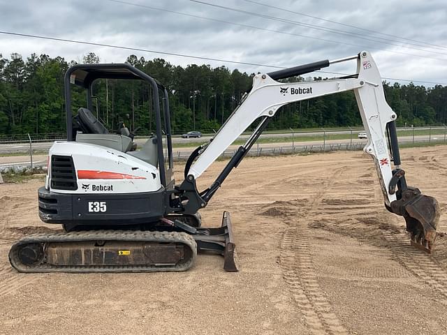 Image of Bobcat E35 equipment image 3
