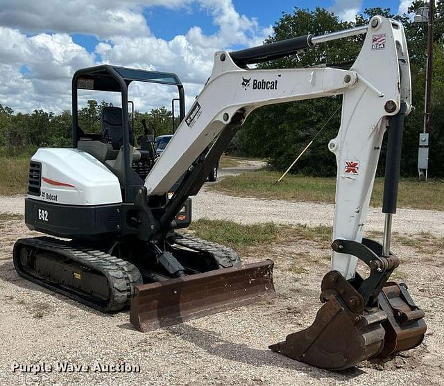 Image of Bobcat E42 equipment image 2