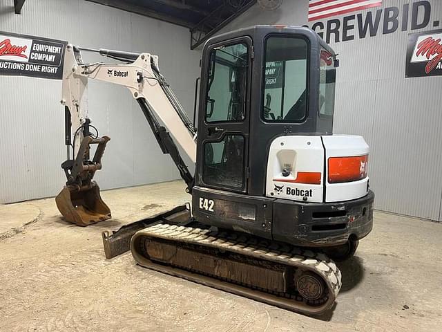Image of Bobcat E42 equipment image 2