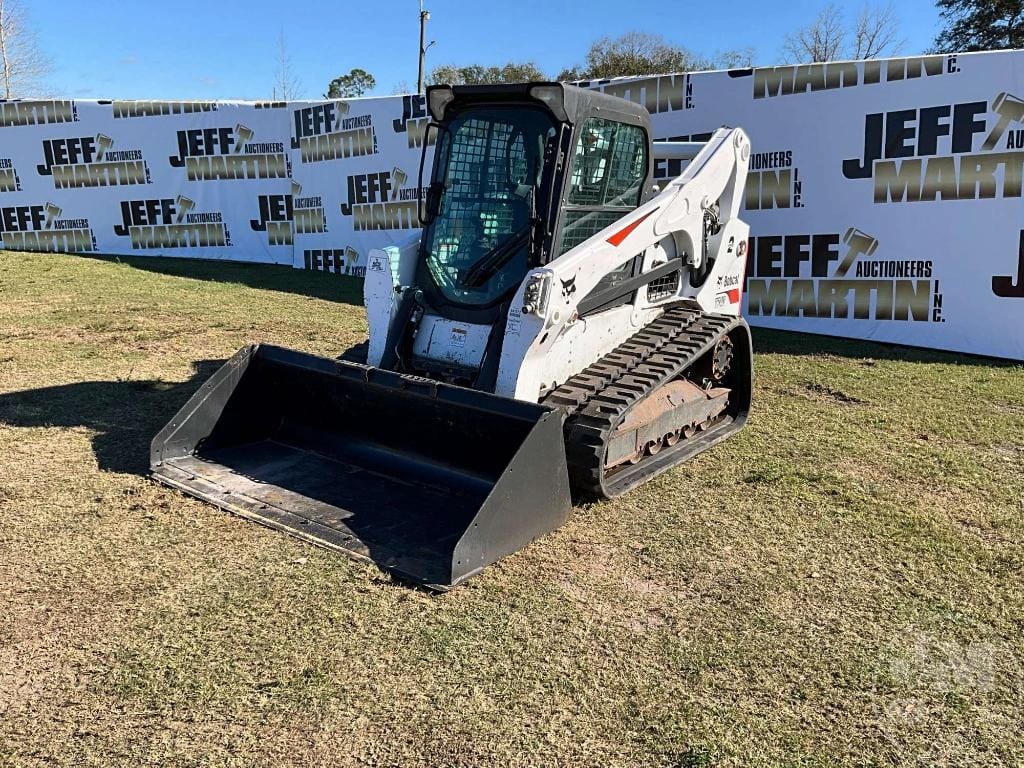 Main image Bobcat T740