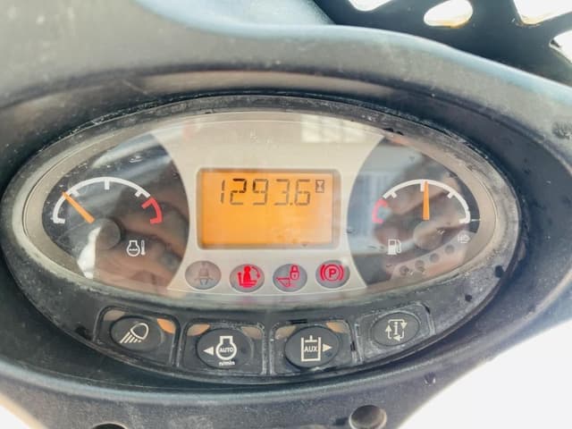 Image of Bobcat S450 equipment image 4