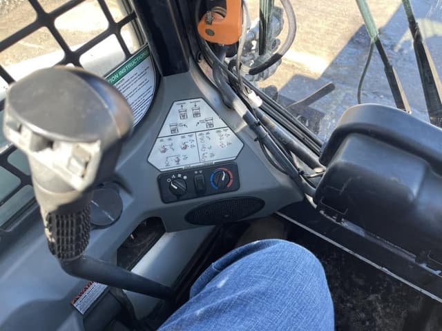 Image of Bobcat S450 equipment image 2