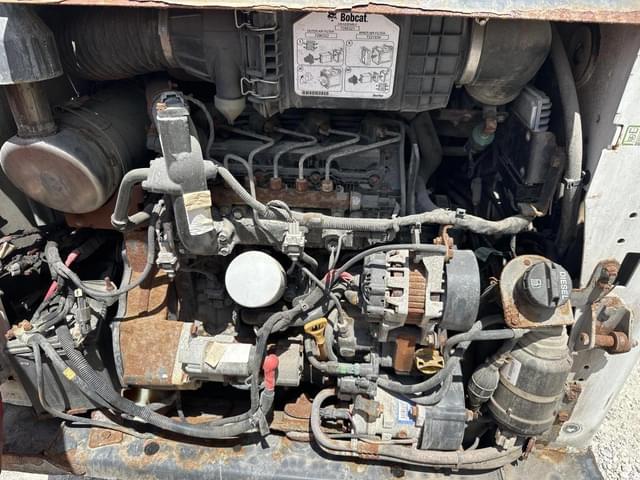 Image of Bobcat S570 equipment image 2