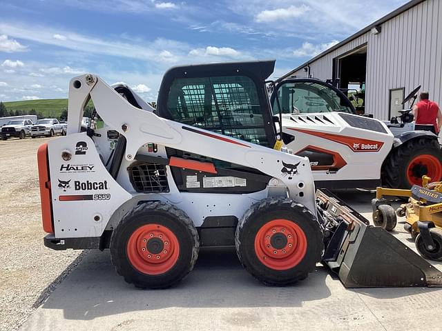 Image of Bobcat S590 equipment image 2