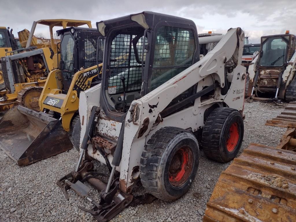 2016 Bobcat S740 Equipment Image0