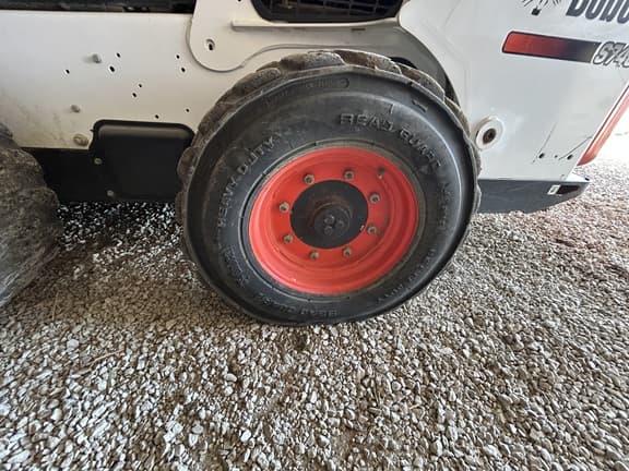 Image of Bobcat S740 equipment image 4