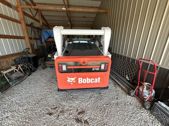 Image of Bobcat S740 equipment image 2