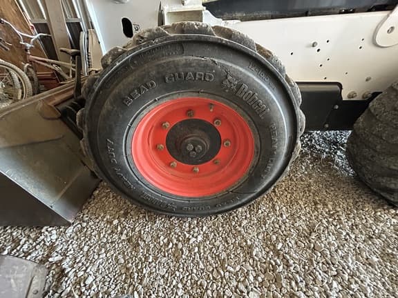 Image of Bobcat S740 equipment image 3