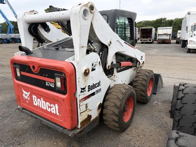 Image of Bobcat S740 equipment image 2