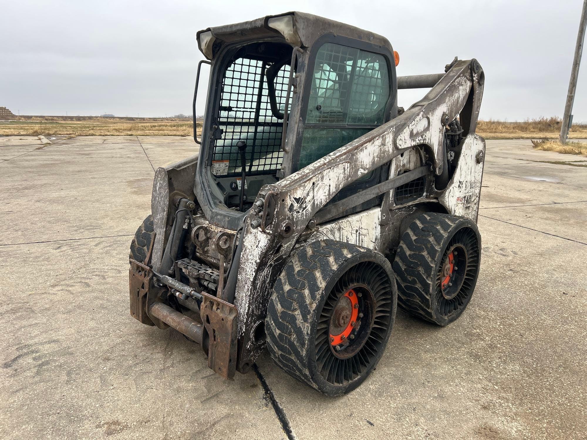 2016 Bobcat S740 Equipment Image0