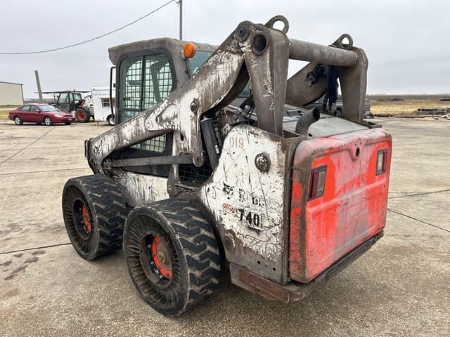 Image of Bobcat S740 equipment image 3