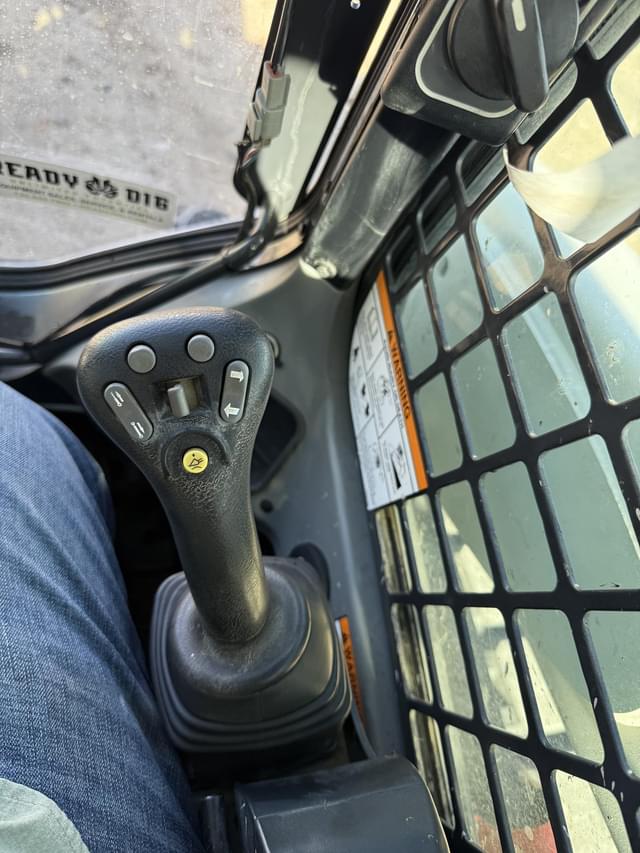 Image of Bobcat T650 equipment image 4