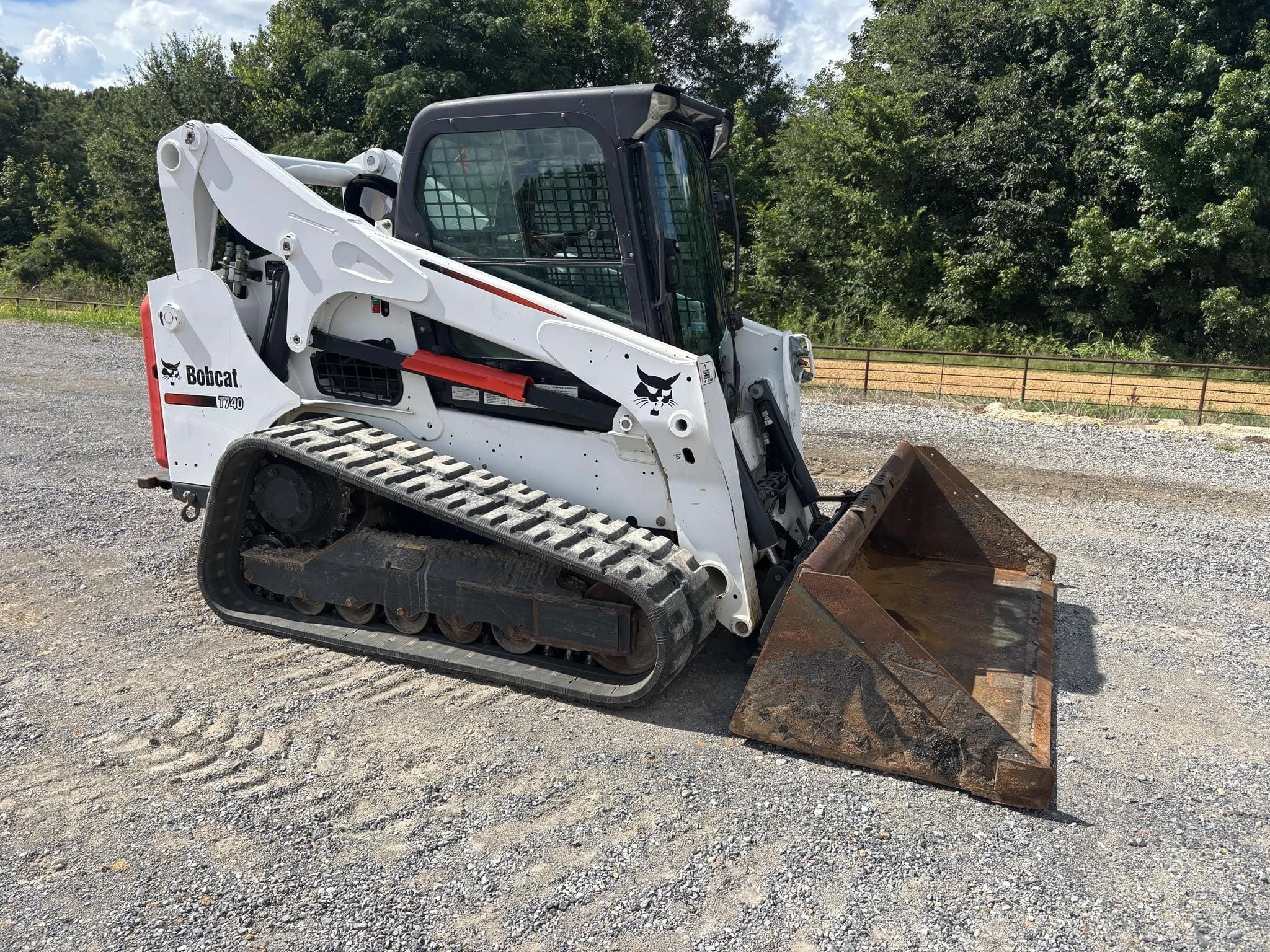 2016 Bobcat T740 Equipment Image0