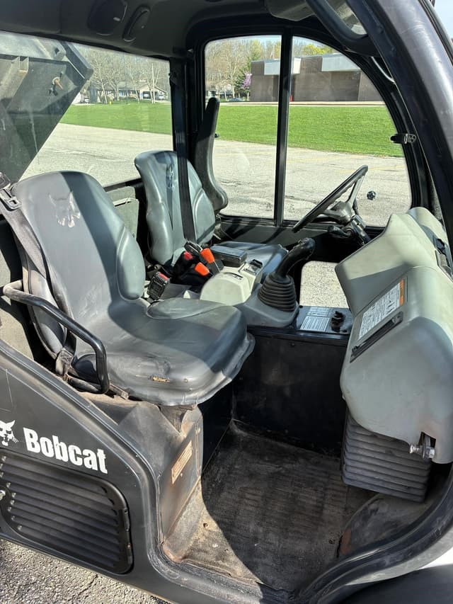 Image of Bobcat Toolcat 5600 equipment image 4