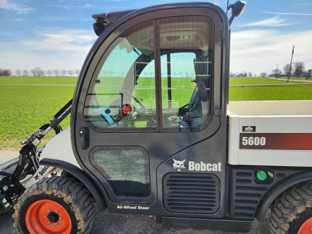 Image of Bobcat Toolcat 5600 equipment image 4