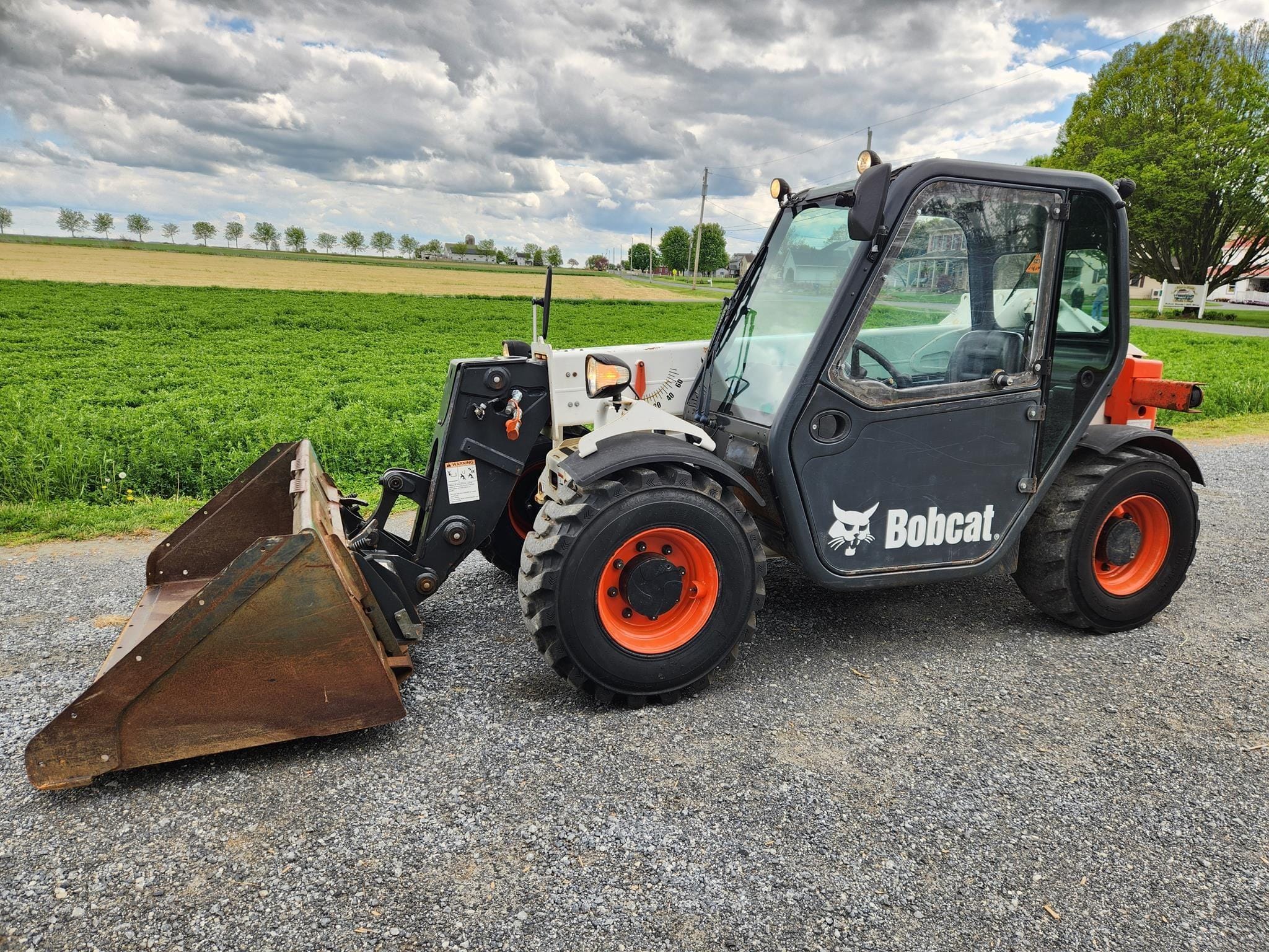 2016 Bobcat V417 Equipment Image0
