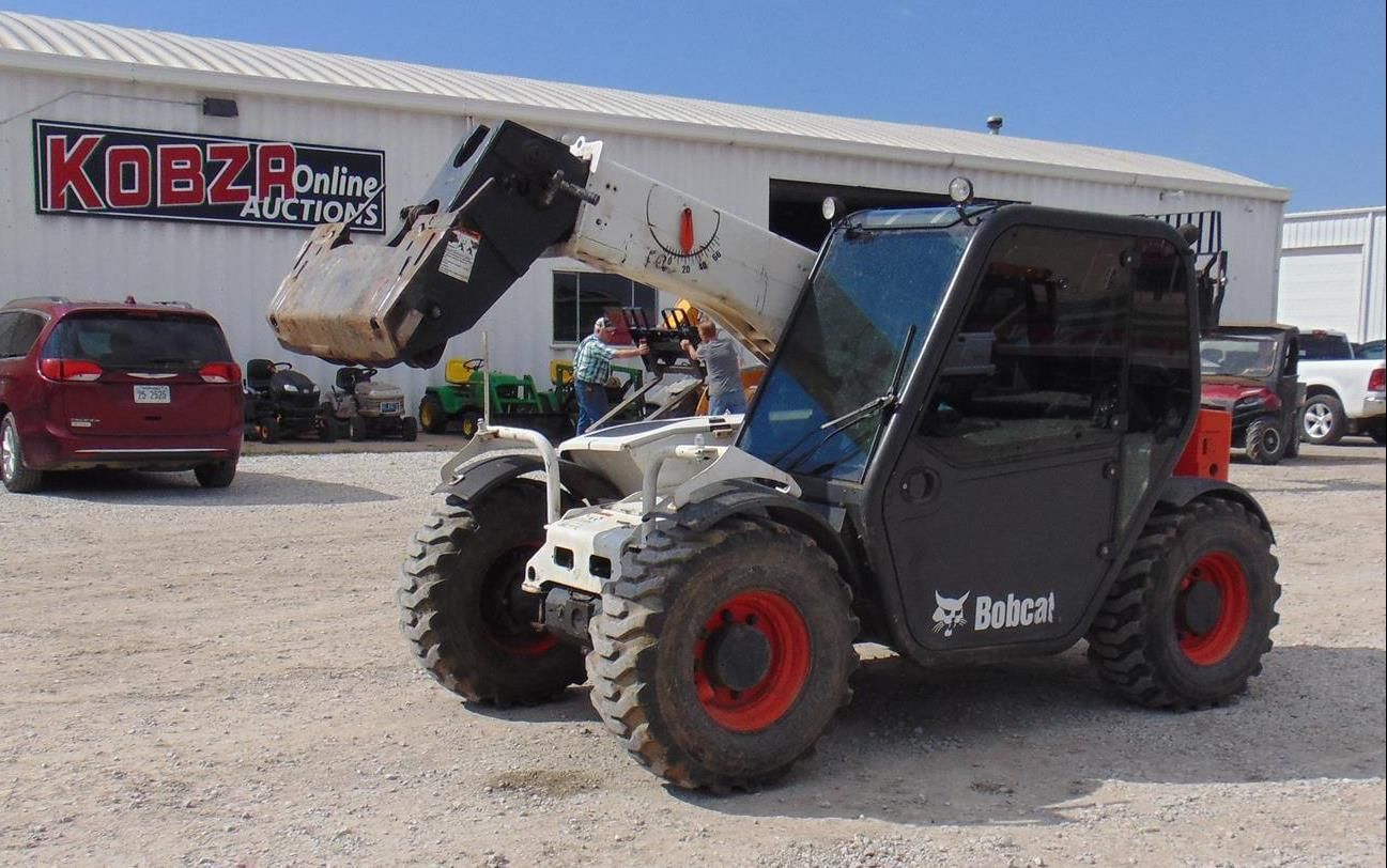 2016 Bobcat V417 Equipment Image0