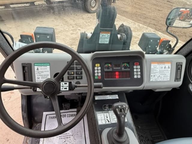 Image of Bobcat T770 equipment image 4