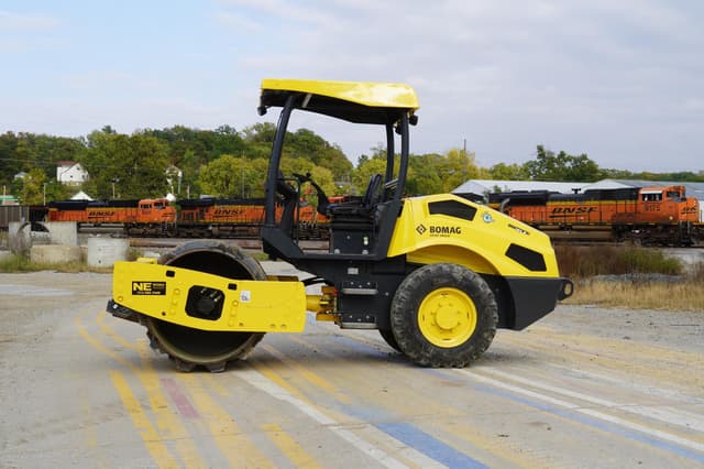 Image of Bomag BW145D-5 equipment image 2