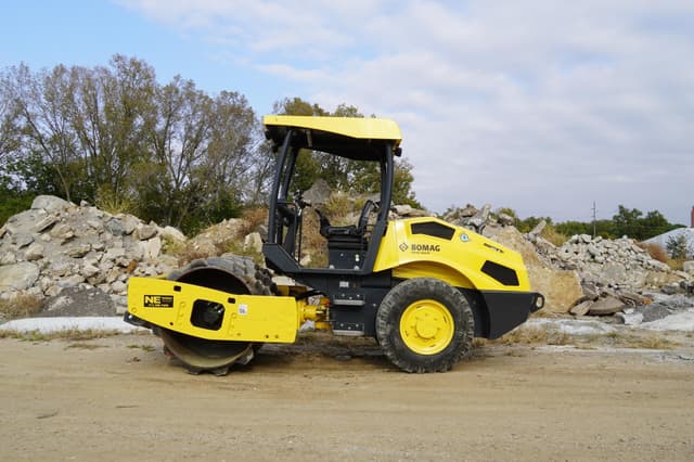 Image of Bomag BW145D-5 equipment image 1