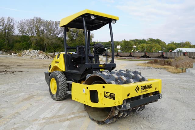Image of Bomag BW145D-5 equipment image 4