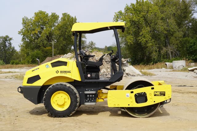 Image of Bomag BW145D-5 equipment image 4