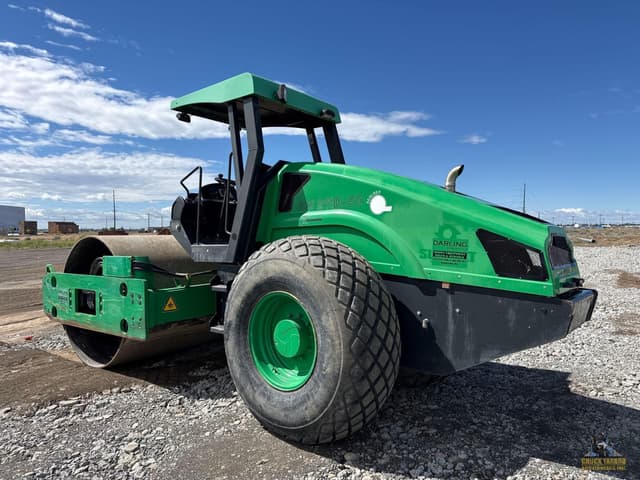 Image of Bomag BW211D-50 equipment image 2