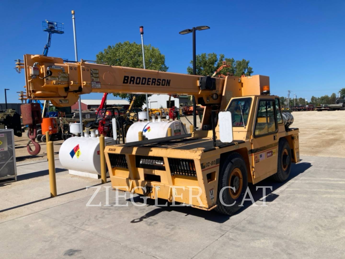 2016 Broderson IC-80-3J Equipment Image0