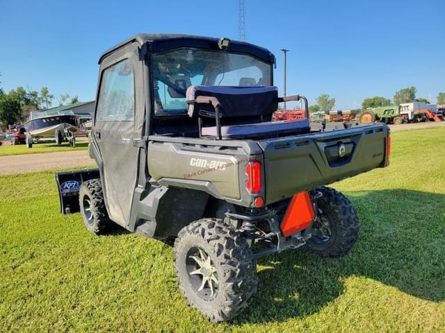 Image of Can-Am Defender XT HD10 equipment image 2