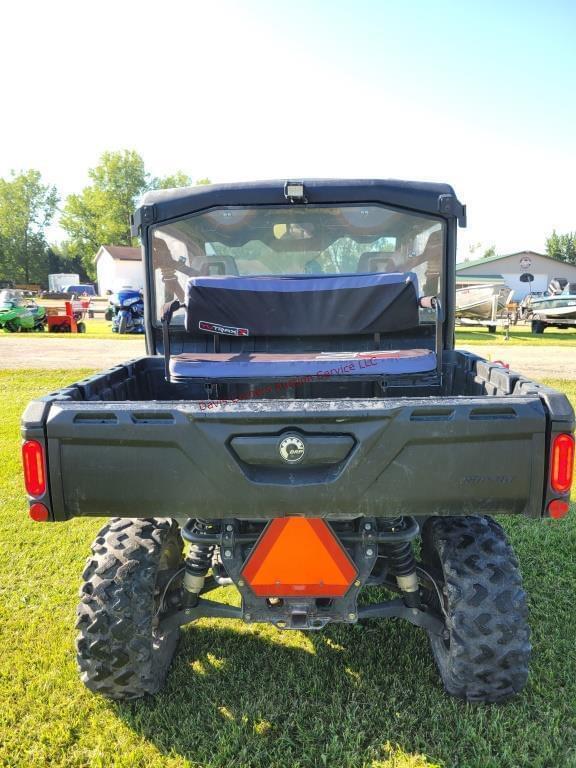 Image of Can-Am Defender XT HD10 equipment image 3