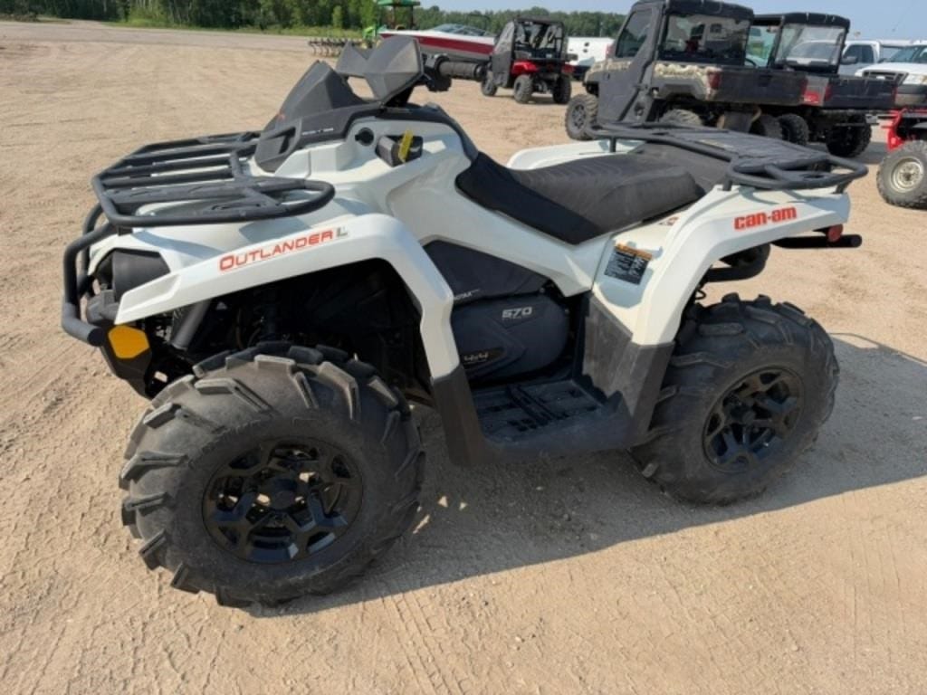 2016 Can-Am Outlander 570 Equipment Image0