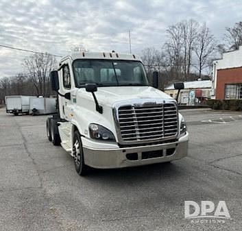 Image of Freightliner Cascadia 125 equipment image 4