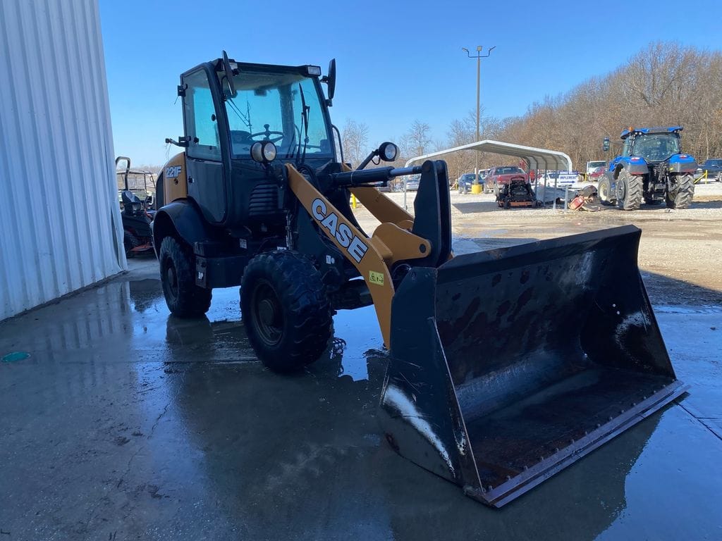 2016 Case 221F Equipment Image0