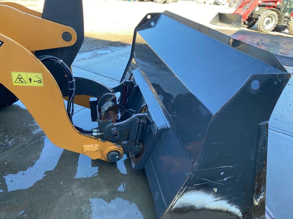 2016 Case 221F Equipment Image0